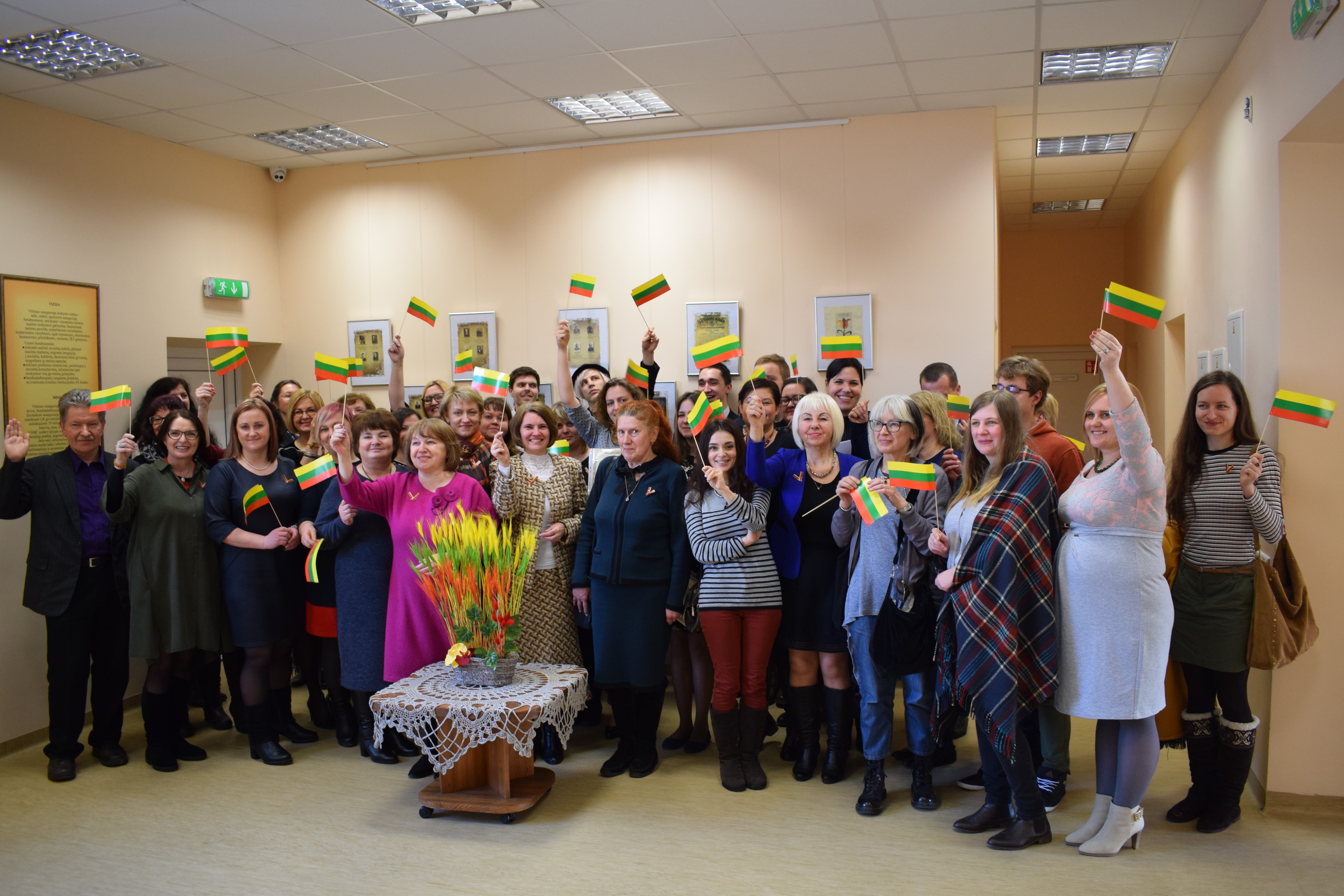 Drauge su Lietuvos suaugusiųjų bendrojo ugdymo mokyklomis šventėme atkurtos Lietuvos šimtmetį